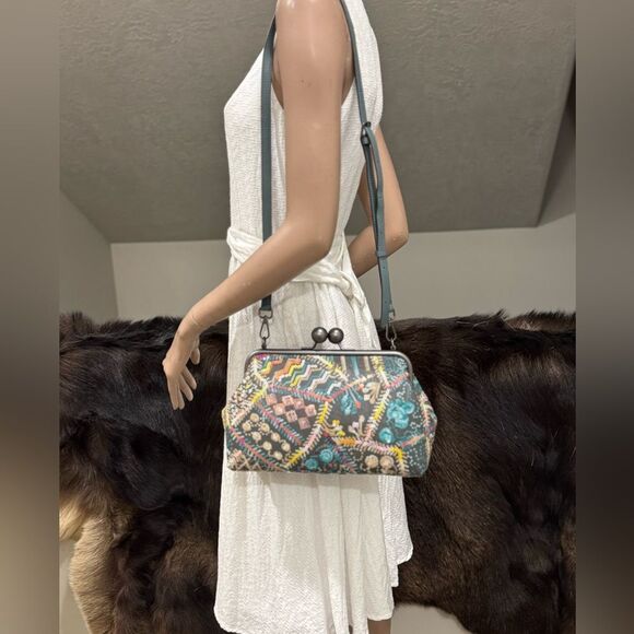 Sequin Embroidered Leather Handmade Kisslock Clutch Bag with 2 Strap Styles - Picture 9 of 16